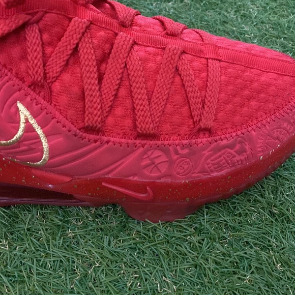 COPY - 2020
Titan x LeBron 17 Low 'Agimat used Mens size 8.5 - Picture 4 of 16